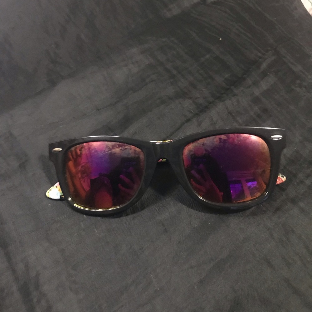 SUNGLASSES (2 styles)